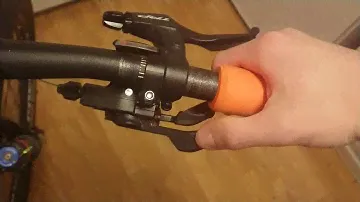 Showing shifting trigger action of Shimano m610 Shifter
